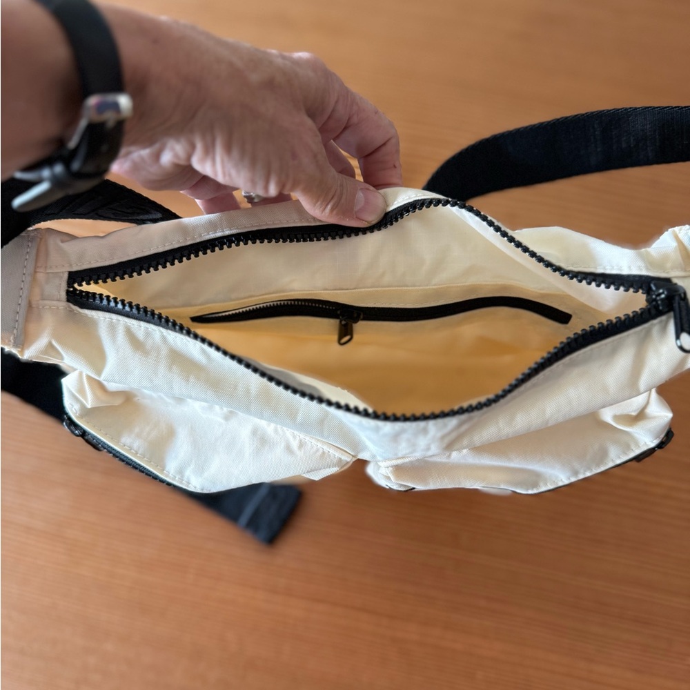 Baggu Cream Crossbody Bag - Picture 6 of 8